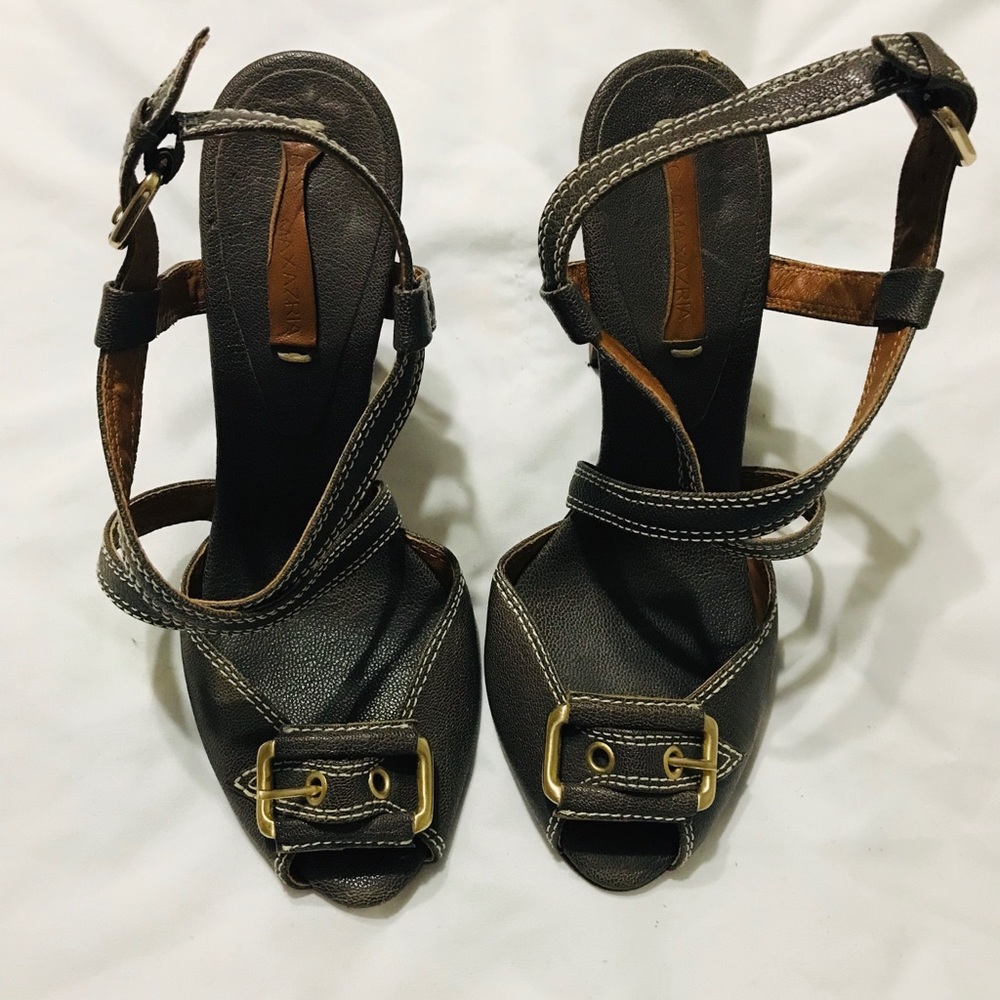 Heels - Picture 2 of 3